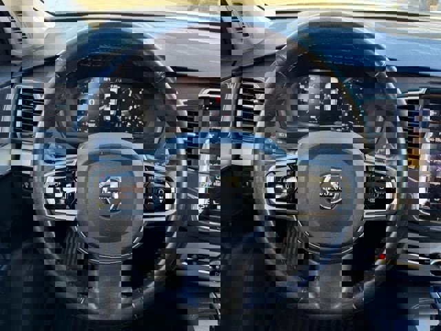 Used 2017 Volvo XC90 T6 Momentum w/ Vision Package image 13