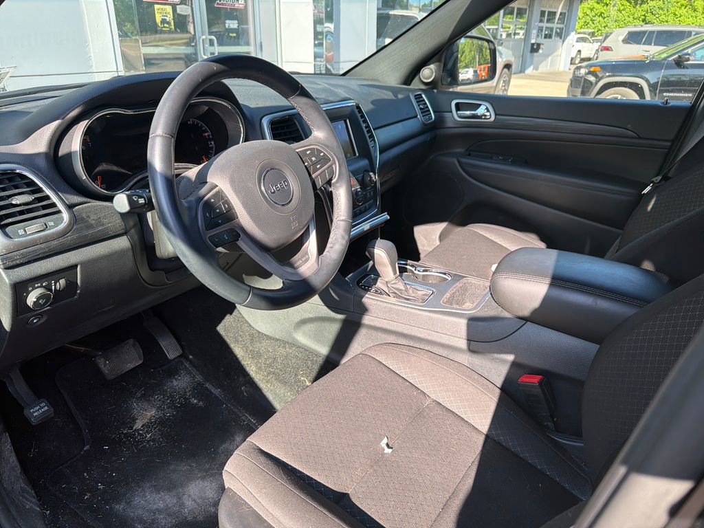 Used 2021 Jeep Grand Cherokee Laredo AWD/4WD image 8