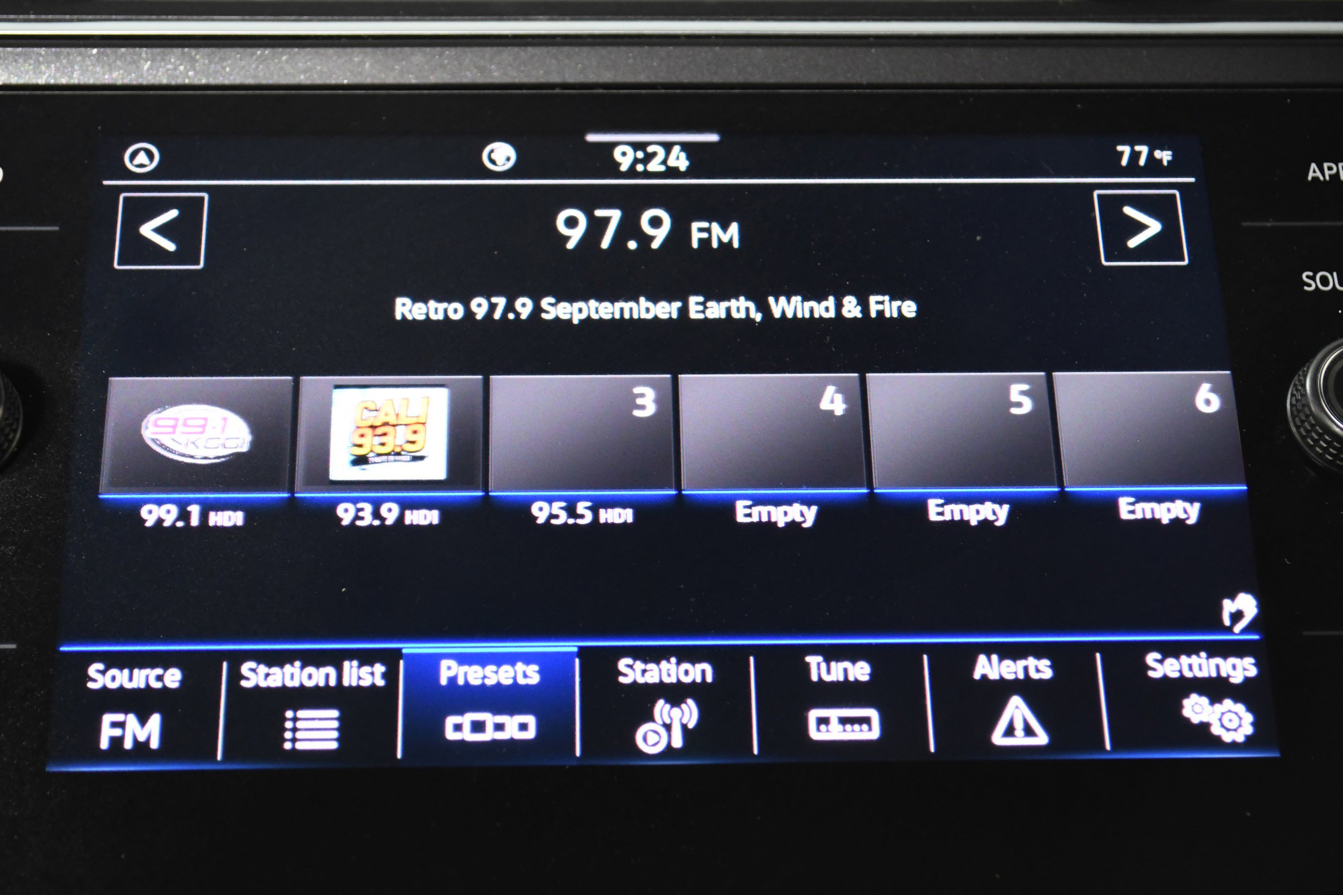 Used 2021 Volkswagen Tiguan SE R-Line image 18