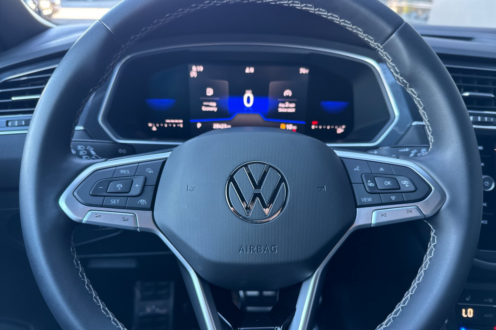 Used 2023 Volkswagen Tiguan SE R-Line FWD image 25