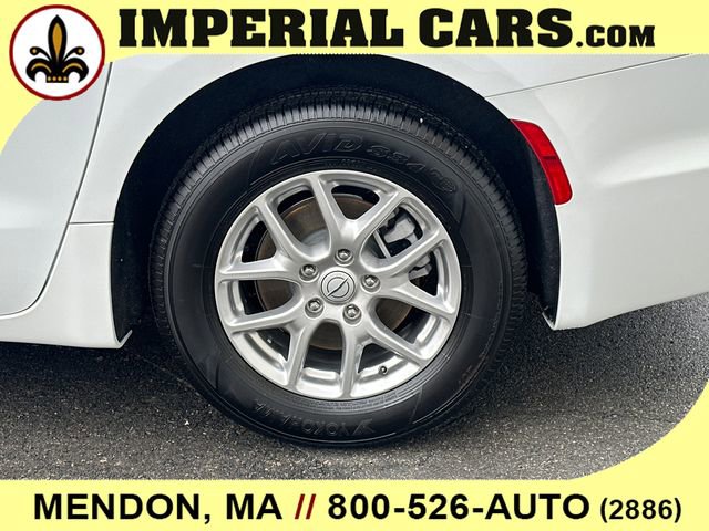 New 2026 Chrysler Pacifica Select image 9