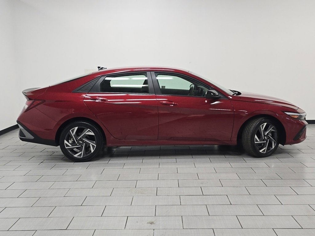 Used 2025 Hyundai Elantra Sport image 16