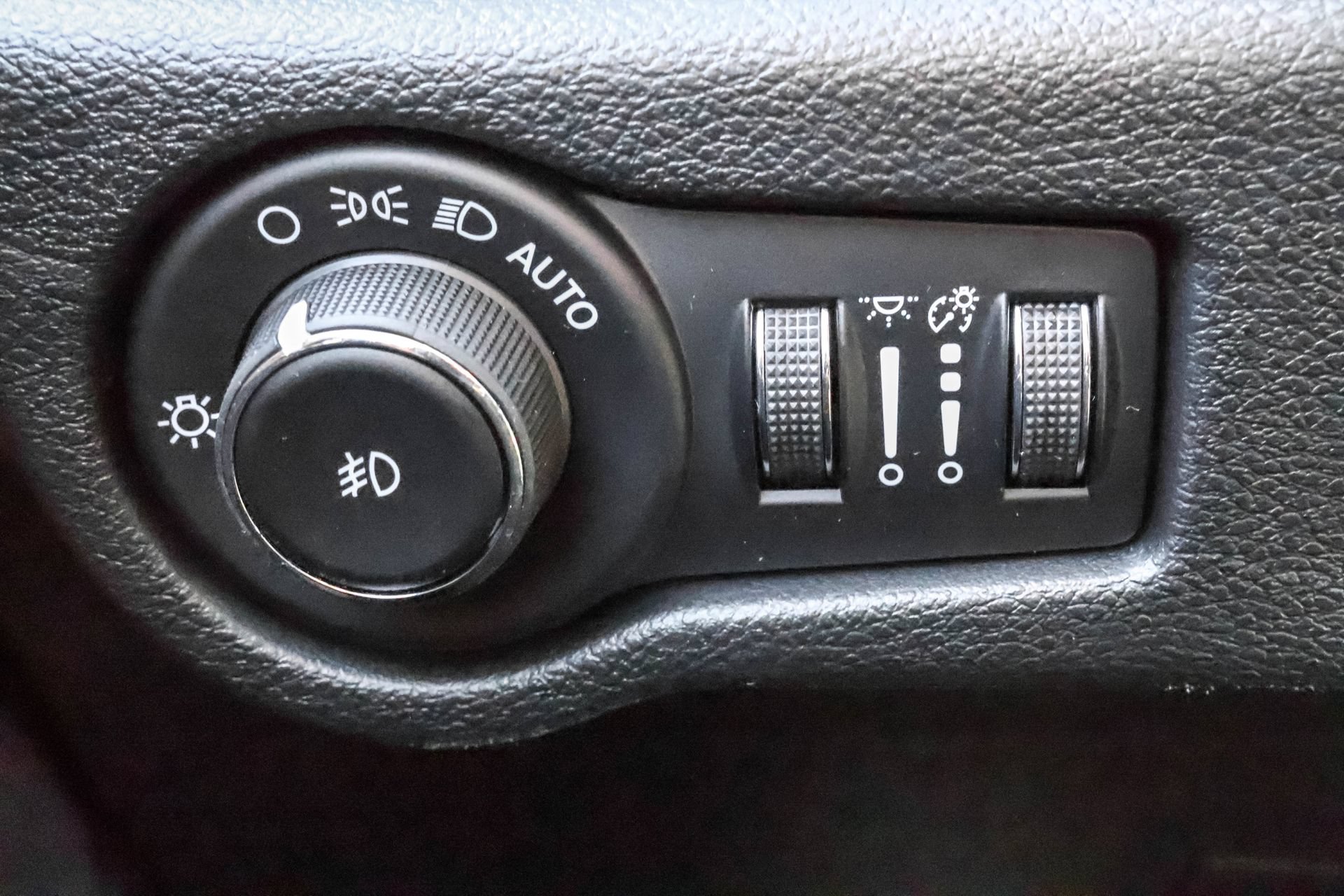 New 2026 Chrysler Pacifica Select FWD image 28
