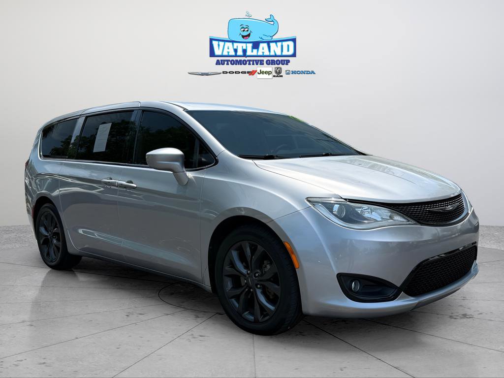 Used 2018 Chrysler Pacifica Touring Plus w/ S Appearance Package FWD image 40