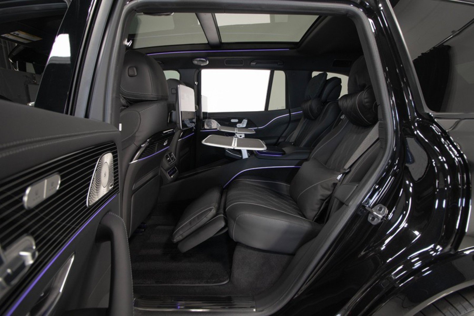 Used 2024 Mercedes-Benz Maybach GLS 600 4MATIC image 45