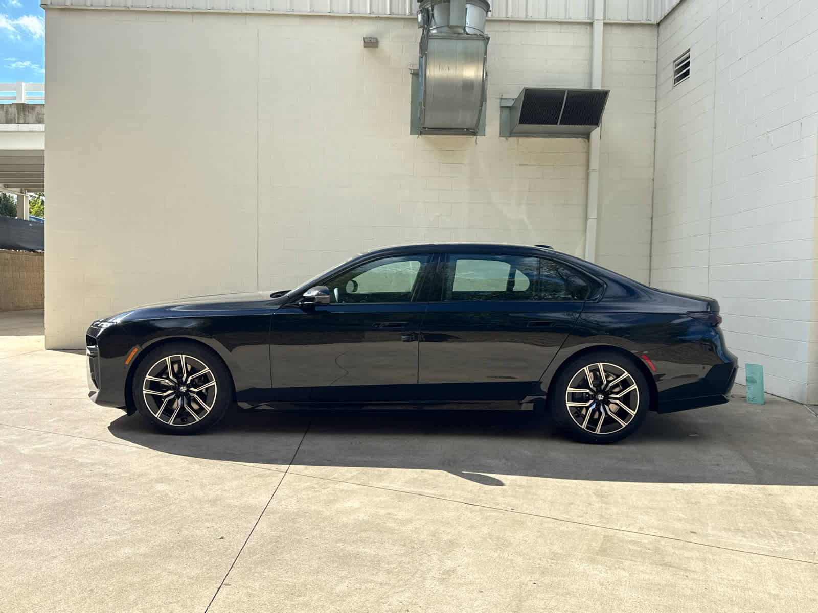 New 2026 BMW 740i xDrive w/ Premium Package image 5
