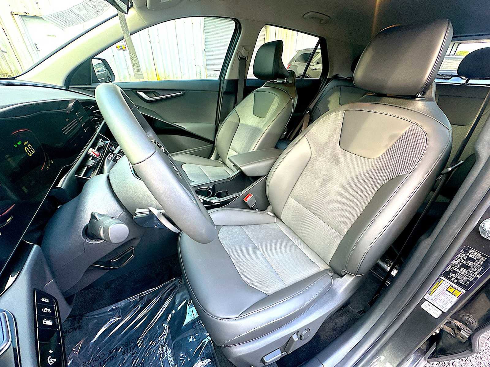 Used 2023 Kia Niro EX w/ EX Cold Weather Package image 13