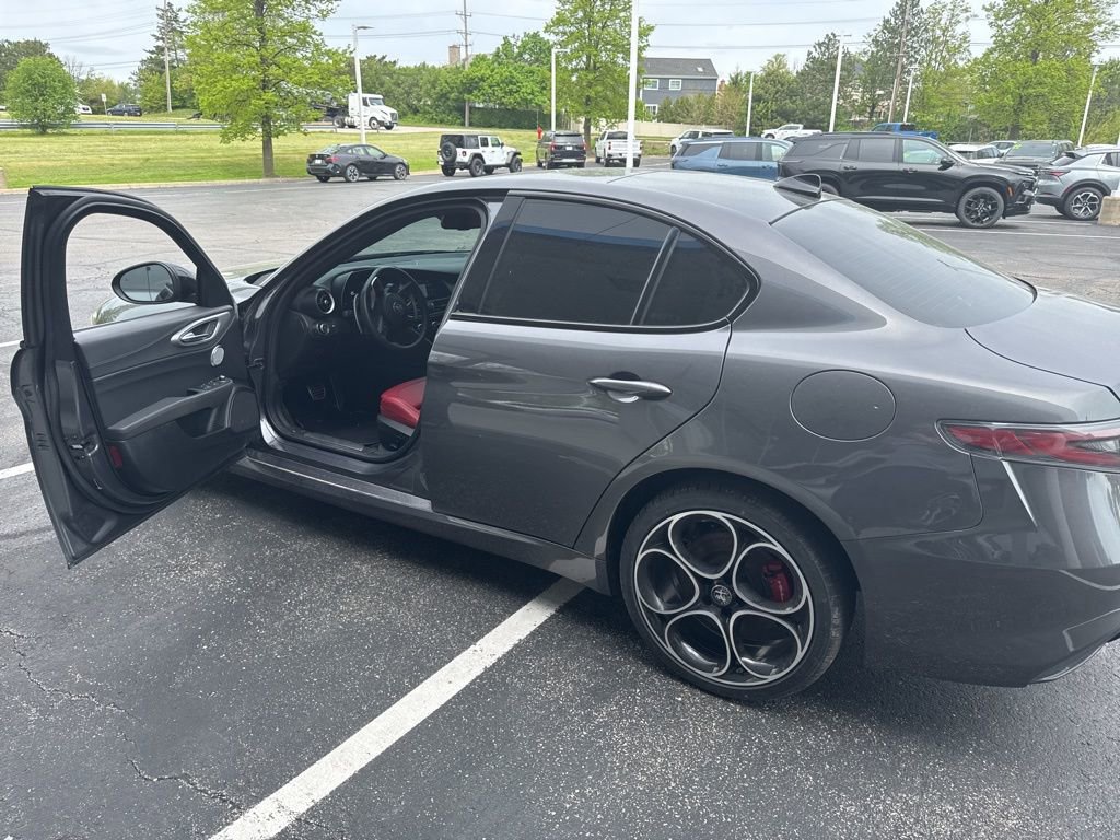 Used 2024 Alfa Romeo Giulia Veloce AWD/4WD image 15