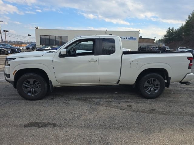 Used 2025 Nissan Frontier SV w/ Tow Package image 2