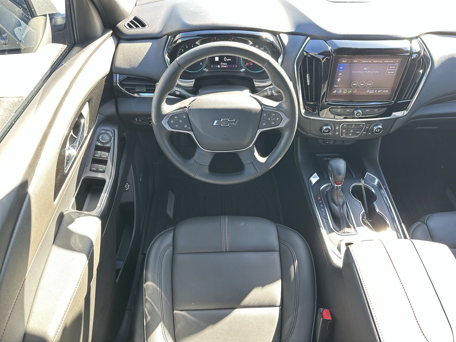 Used 2023 Chevrolet Traverse RS AWD/4WD image 17