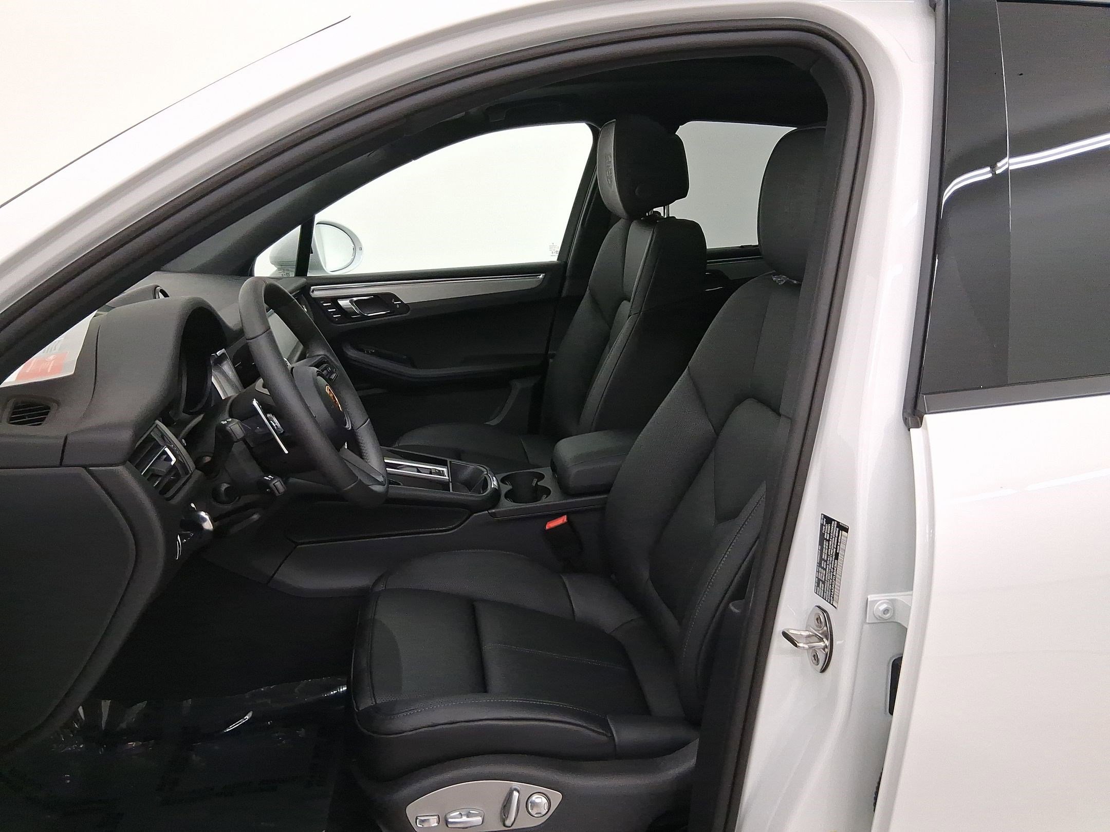 Used 2026 Porsche Macan image 5