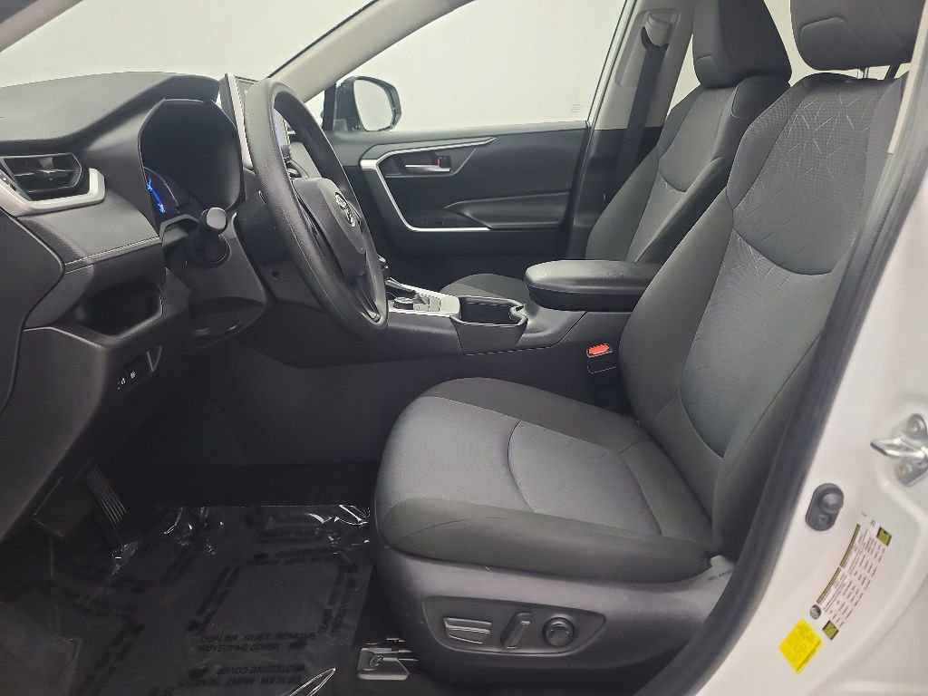 Used 2025 Toyota RAV4 XLE AWD/4WD image 27