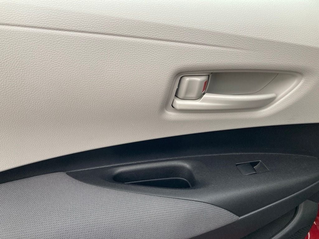 Used 2025 Toyota Corolla LE FWD image 12