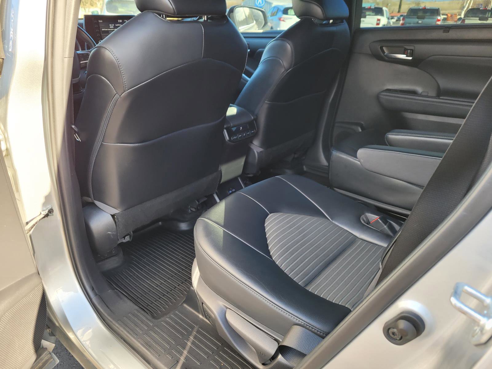 Used 2022 Toyota Highlander XSE image 13