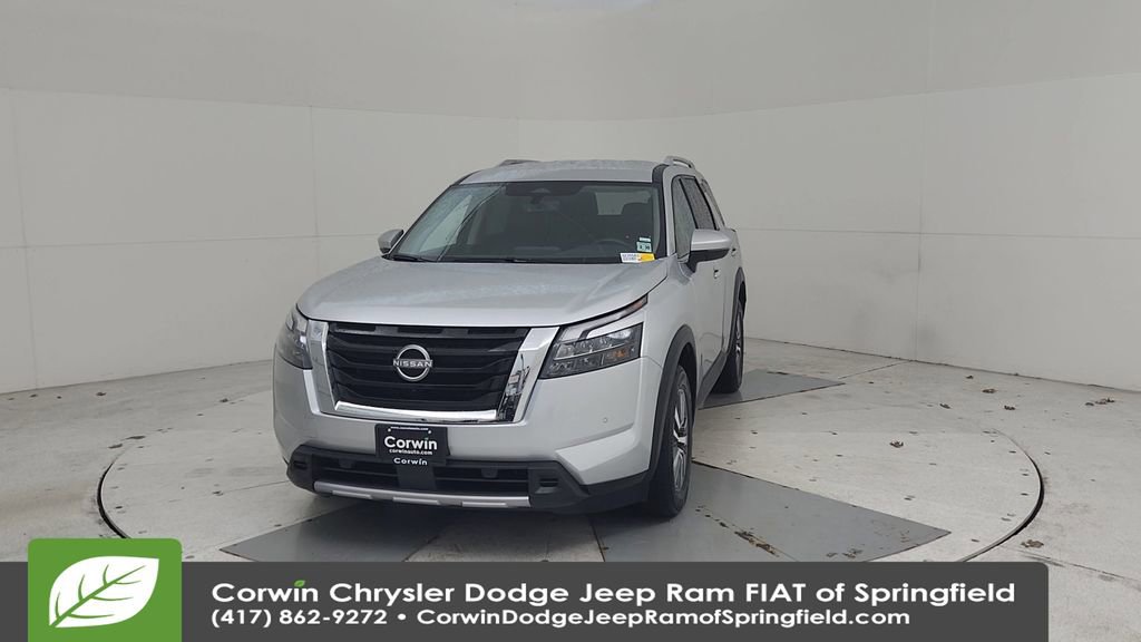 Used 2025 Nissan Pathfinder SL image 5