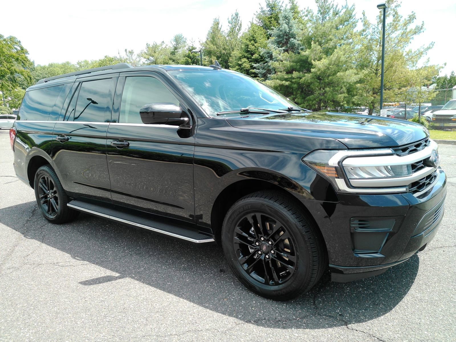 Used 2022 Ford Expedition Max XLT AWD/4WD image 2