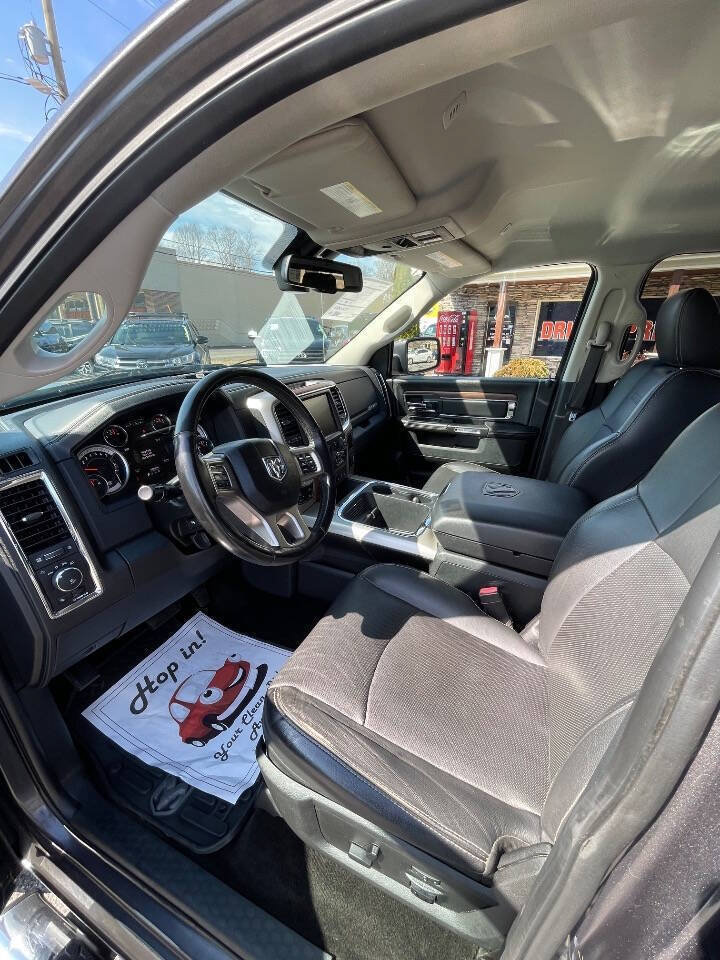 Used 2017 RAM 1500 Laramie w/ Convenience Group AWD/4WD image 13