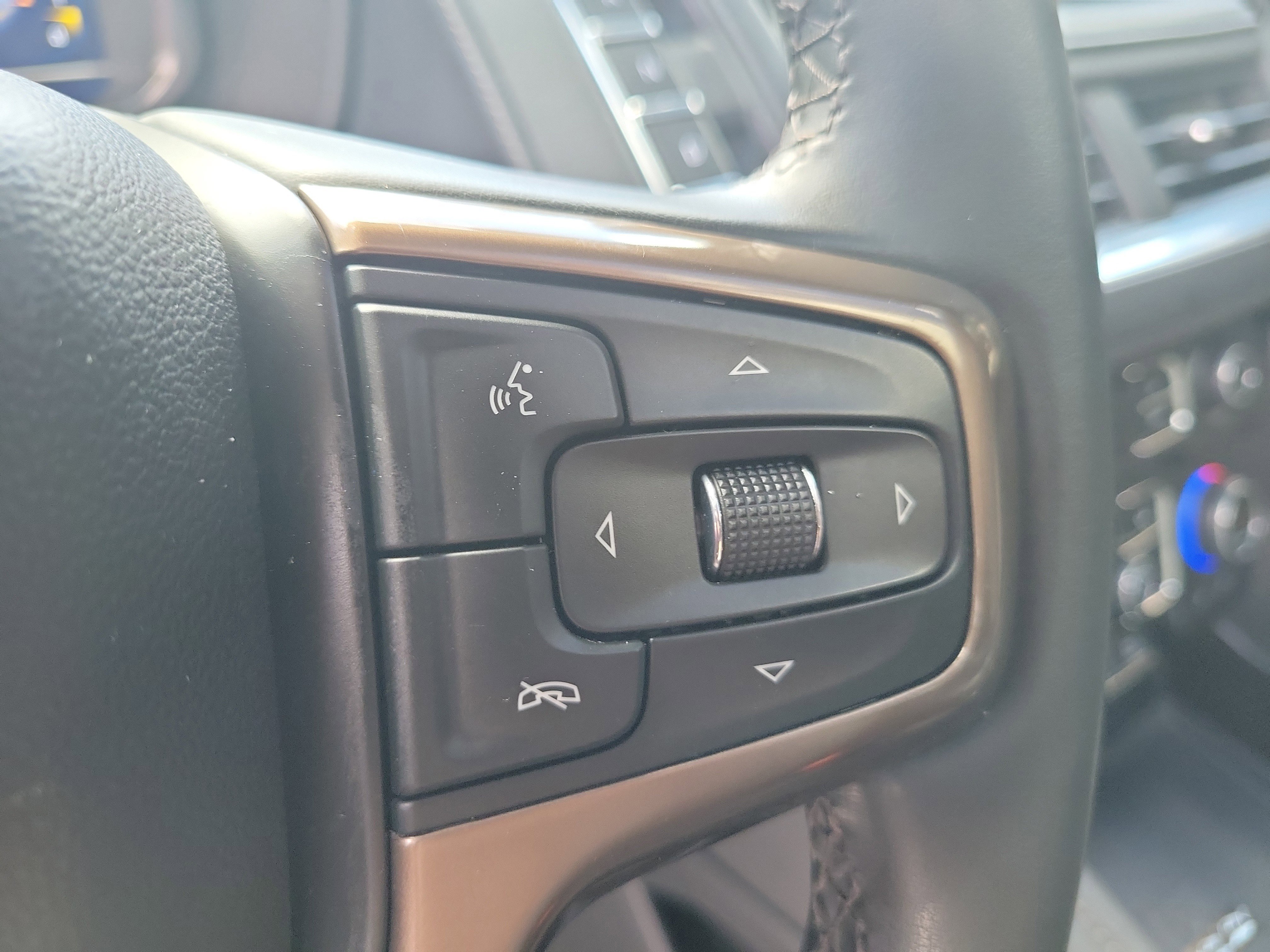 Used 2023 Chevrolet Suburban High Country image 29