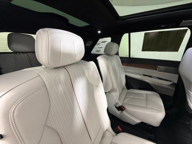 Used 2026 Cadillac Vistiq Luxury w/ LPO, Floor Liner Package AWD/4WD image 34