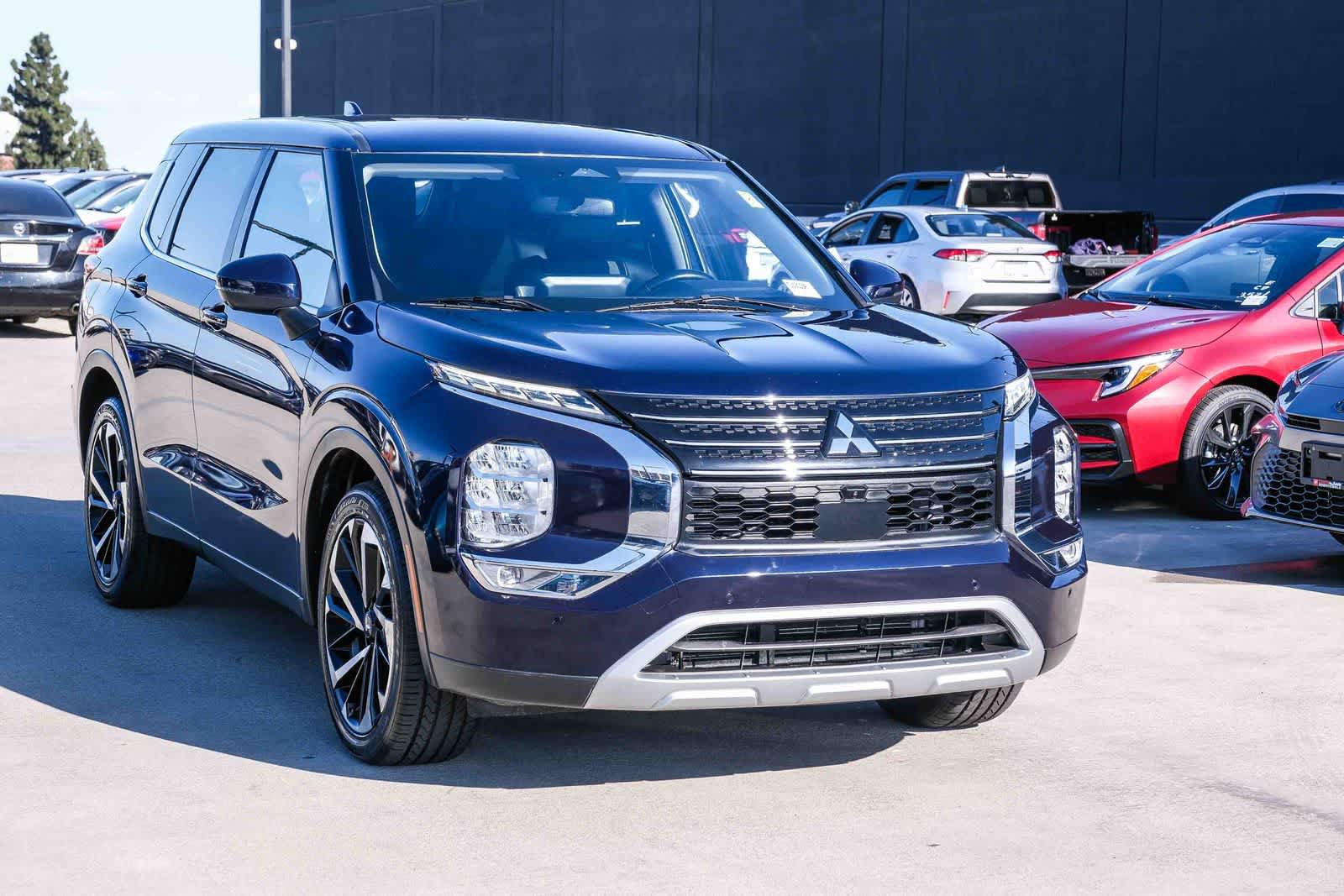 Used 2024 Mitsubishi Outlander SE FWD image 3