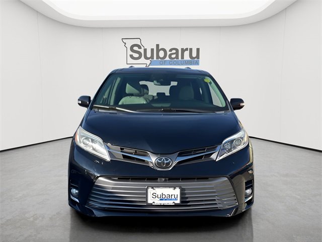 Used 2018 Toyota Sienna Limited Premium image 2
