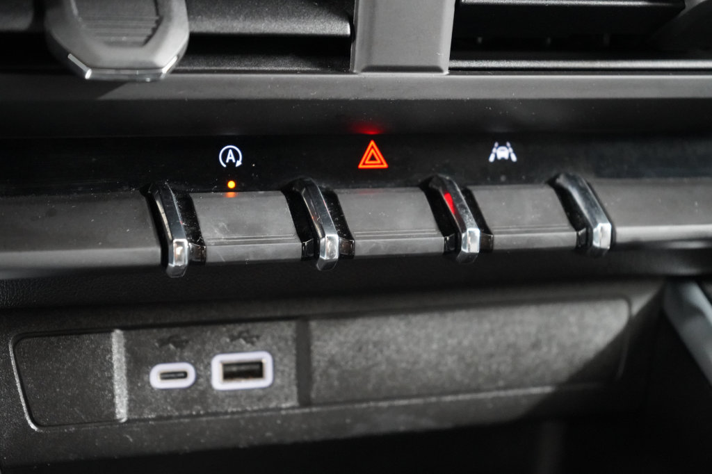 Used 2024 Chevrolet Colorado Trail Boss w/ Technology Package AWD/4WD image 26