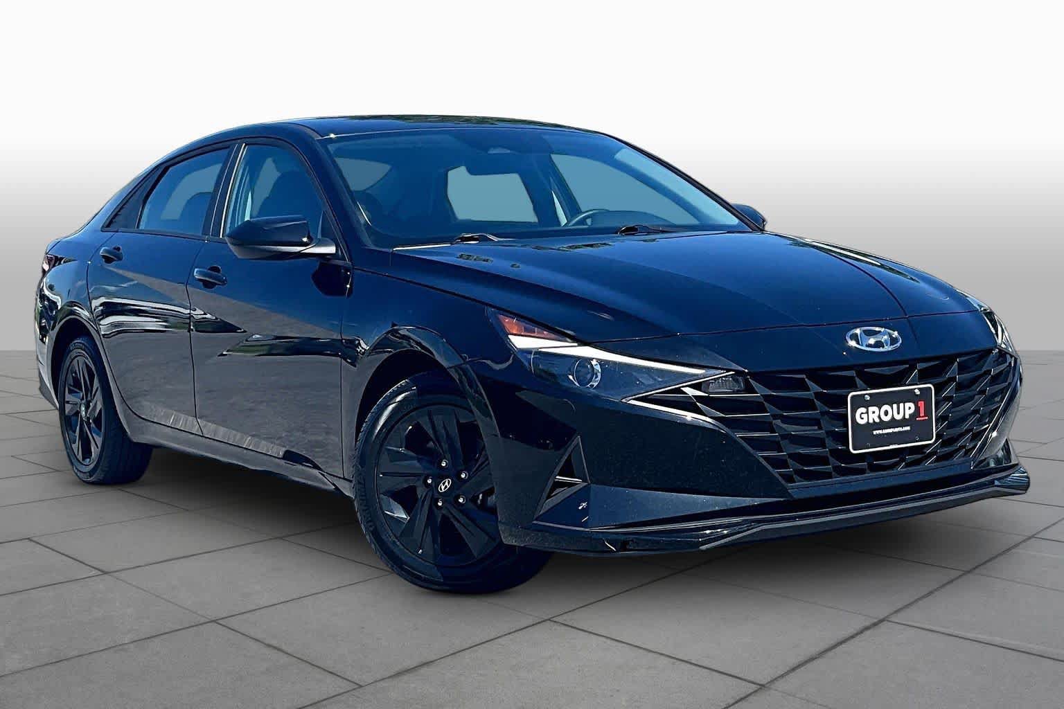 Used 2023 Hyundai Elantra SEL w/ Cargo Package FWD image 3