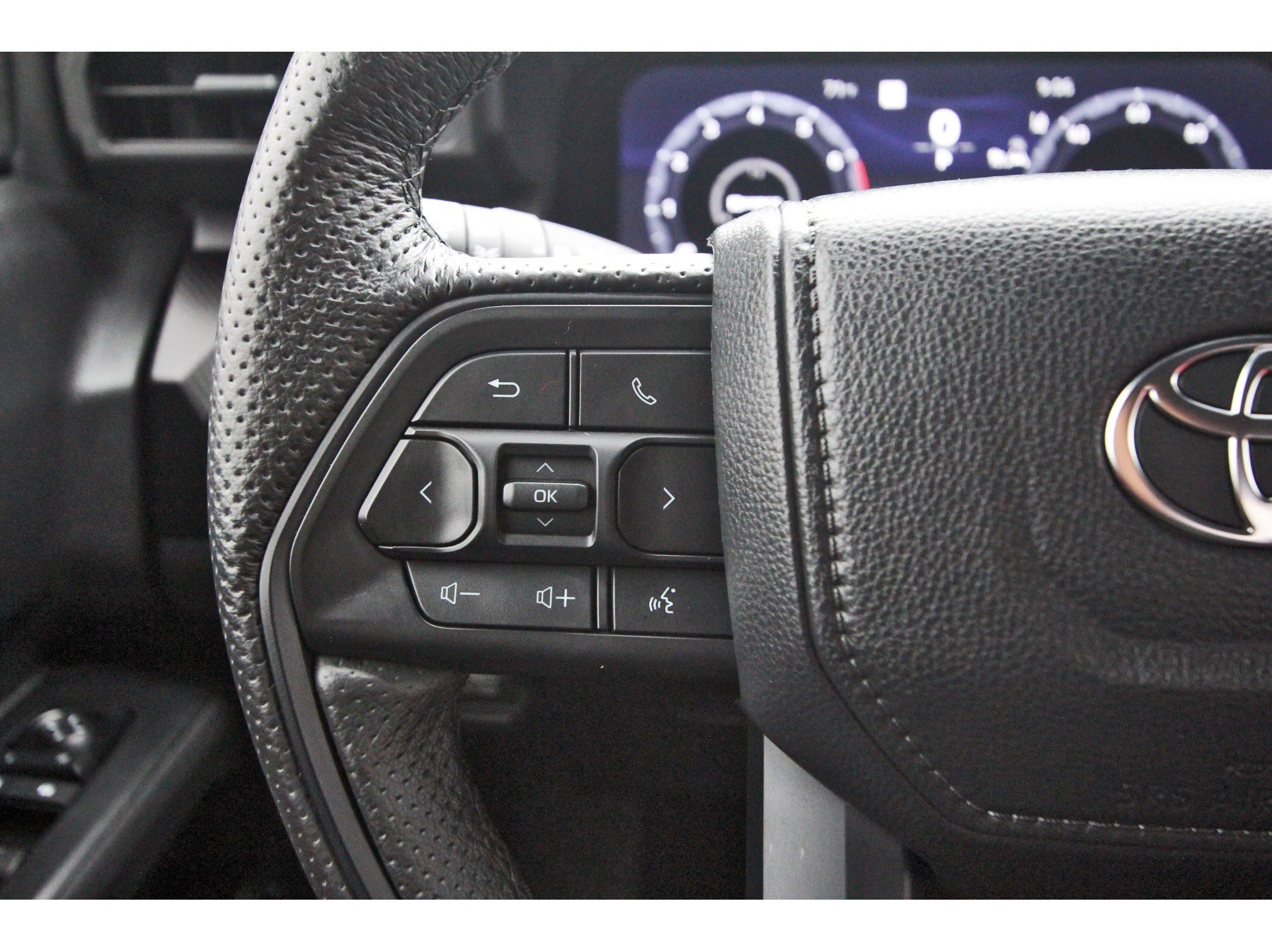 Used 2024 Toyota Tacoma TRD Pro AWD/4WD image 16