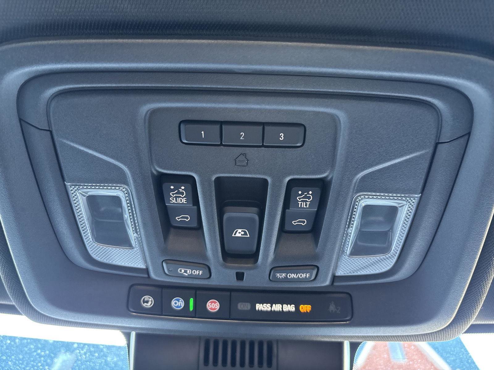 Used 2022 Chevrolet Silverado 1500 High Country w/ High Country Premium Package AWD/4WD image 19