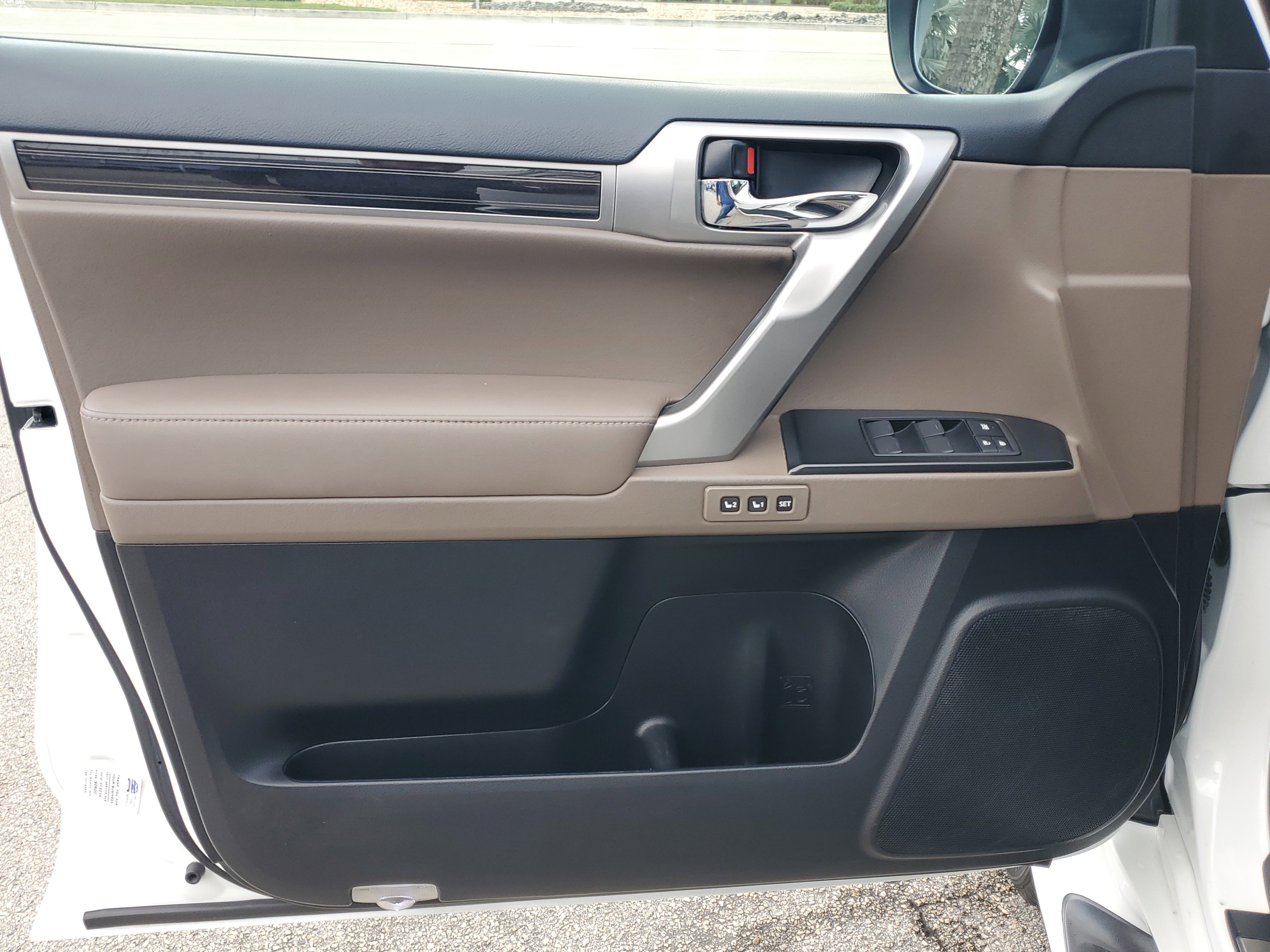 Used 2022 Lexus GX 460 Premium w/ Accessory Package image 31