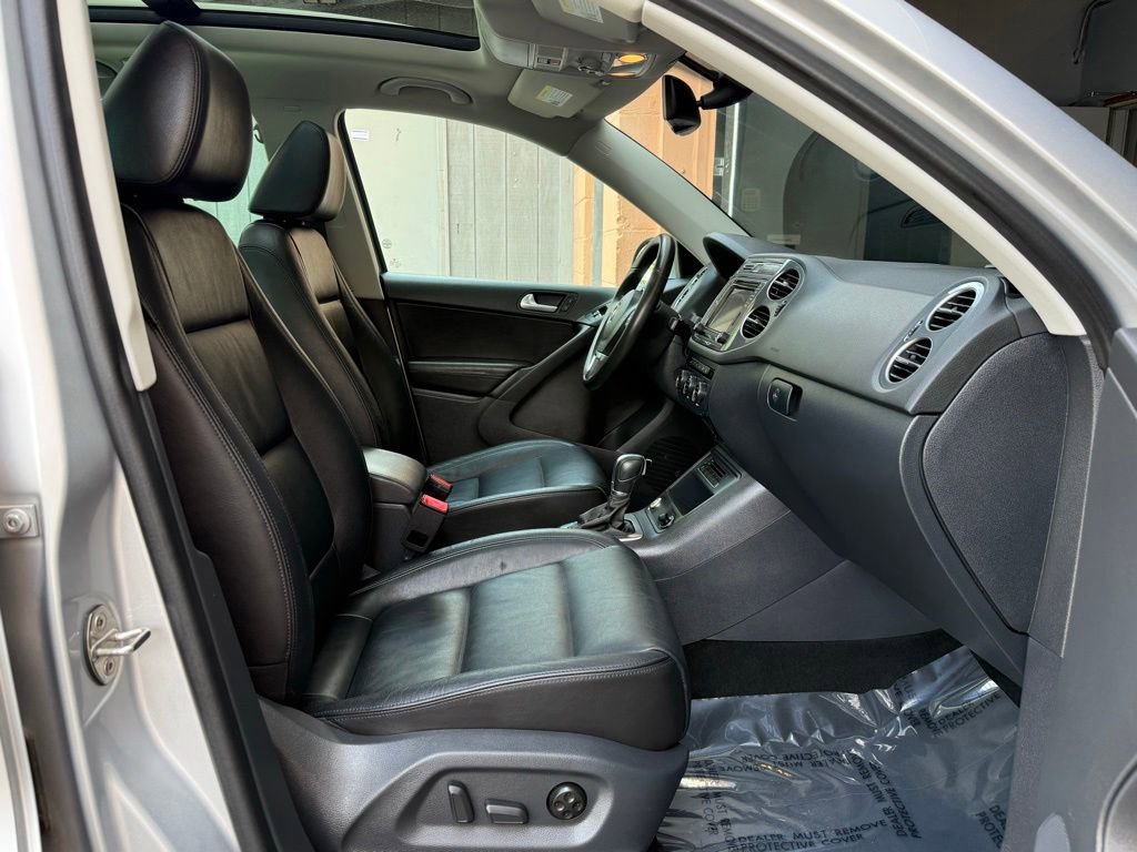 Used 2016 Volkswagen Tiguan SEL FWD image 16