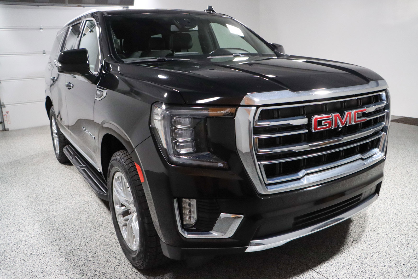 Used 2023 GMC Yukon SLT w/ SLT Luxury Package AWD/4WD image 5