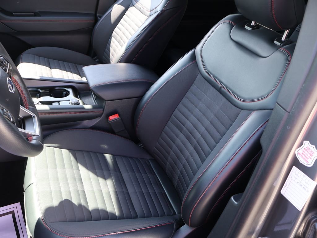 Used 2025 Ford Explorer ST-Line w/ ST-Line Street Pack image 24