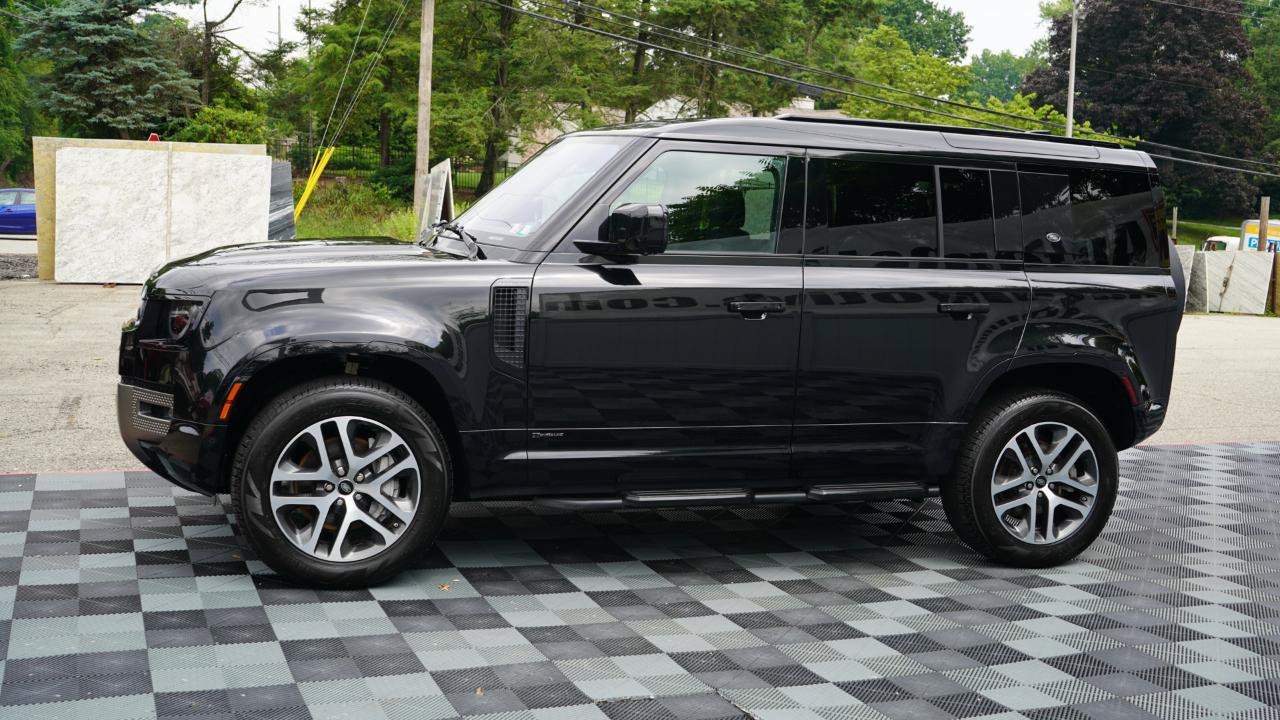 Used 2021 Land Rover Defender 110 X-Dynamic SE AWD/4WD image 23