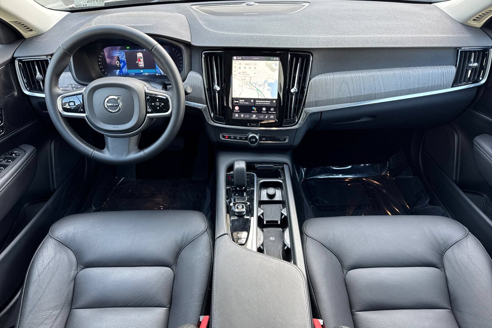 Certified 2024 Volvo V90 B6 Cross Country Plus AWD/4WD image 3