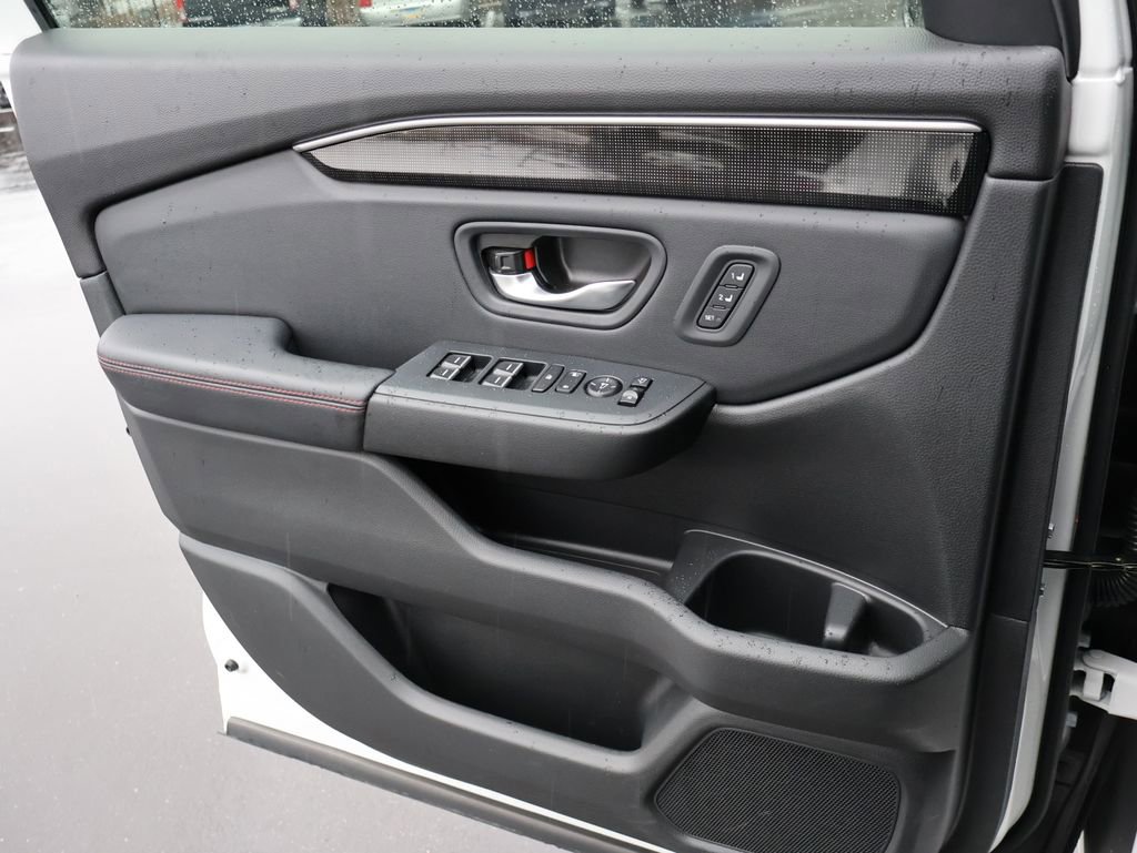 Certified 2025 Honda Pilot Black Edition image 32