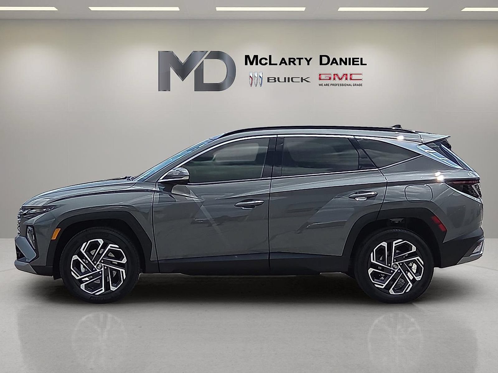 Used 2026 Hyundai Tucson Limited AWD/4WD image 2