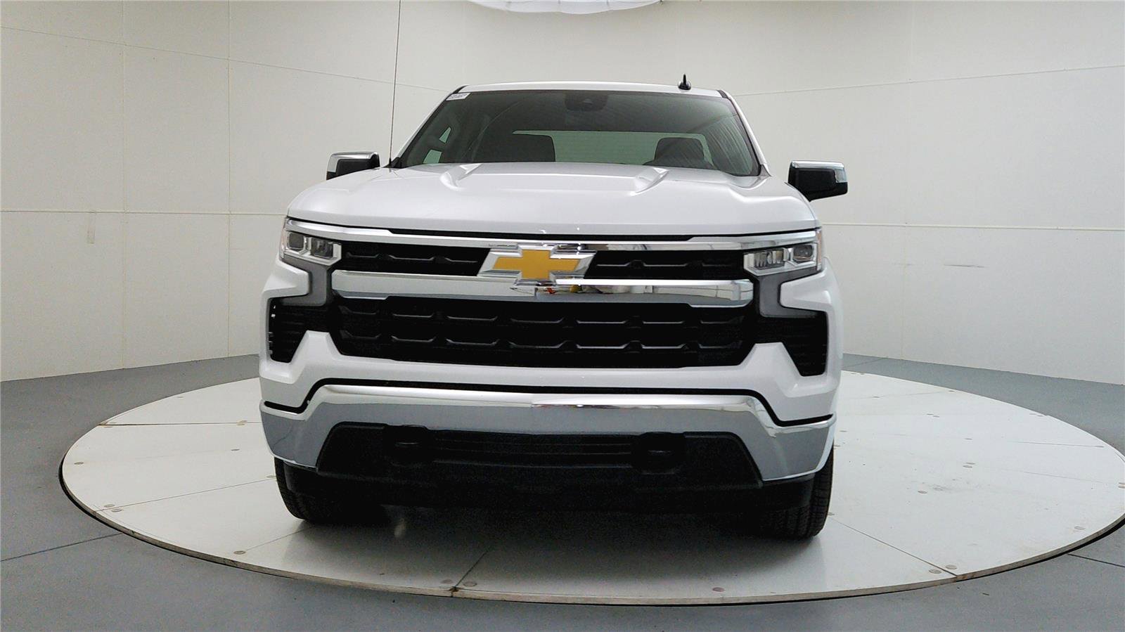 Used 2026 Chevrolet Silverado 1500 LT w/ Protection Package AWD/4WD image 2