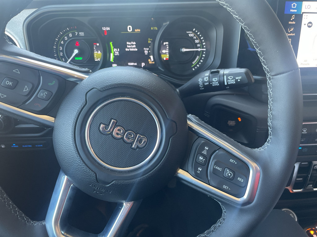Used 2025 Jeep Wrangler Unlimited Sahara AWD/4WD image 8