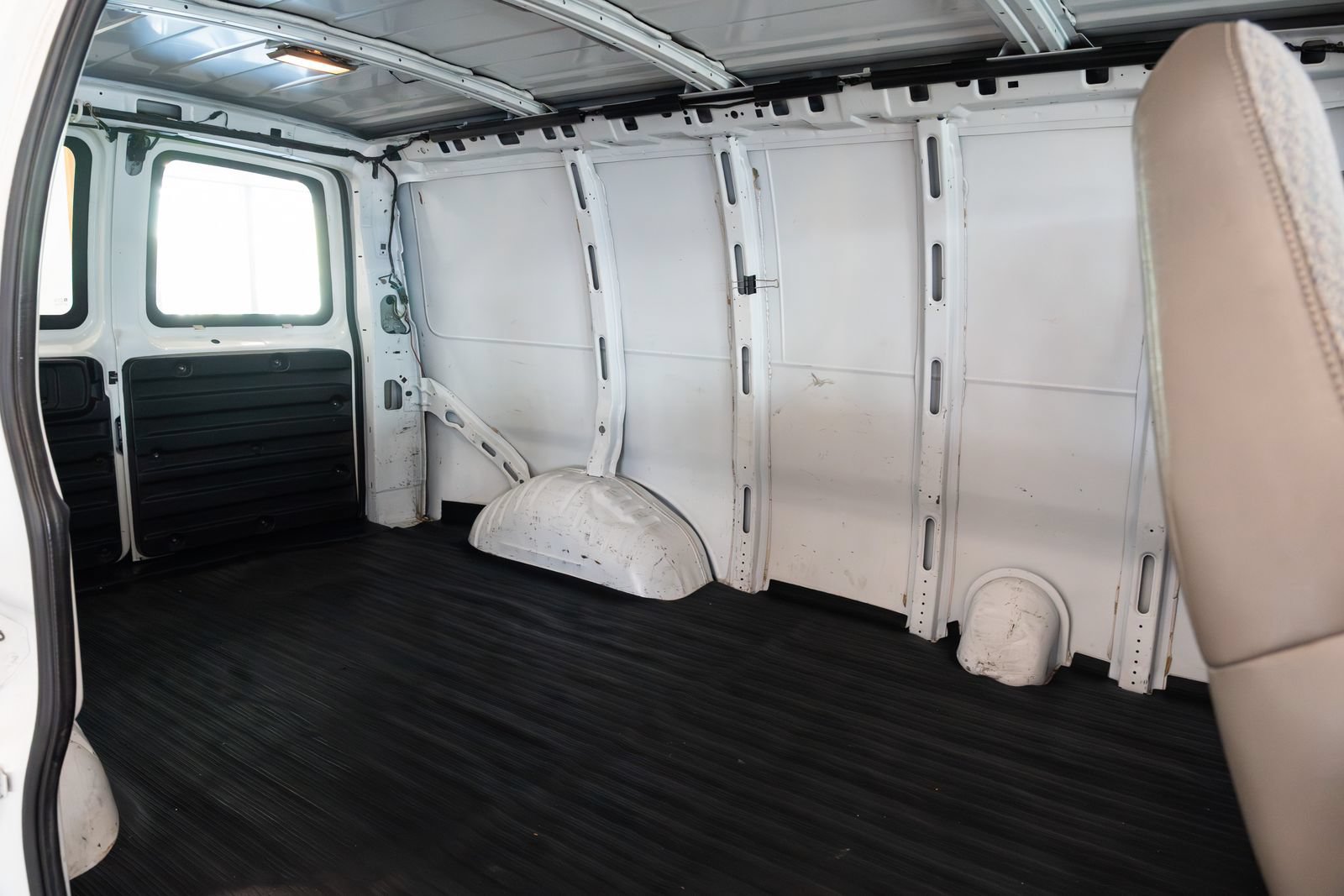Used 2006 GMC Savana 1500 RWD image 23