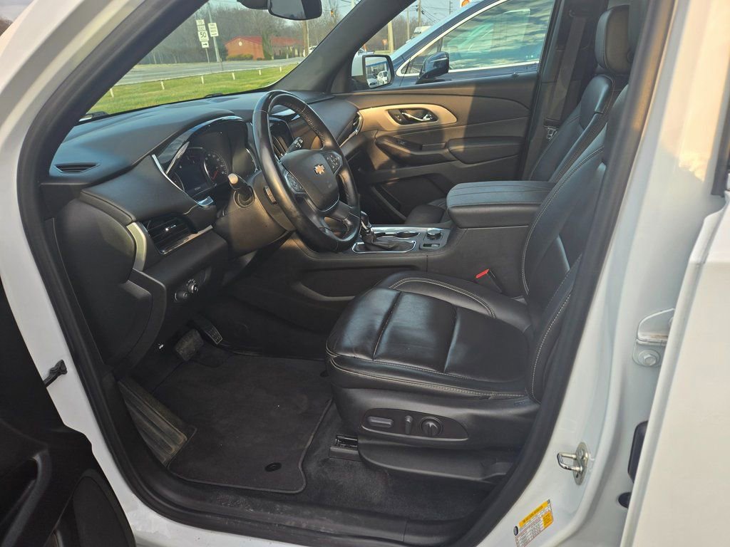 Used 2023 Chevrolet Traverse LT image 7