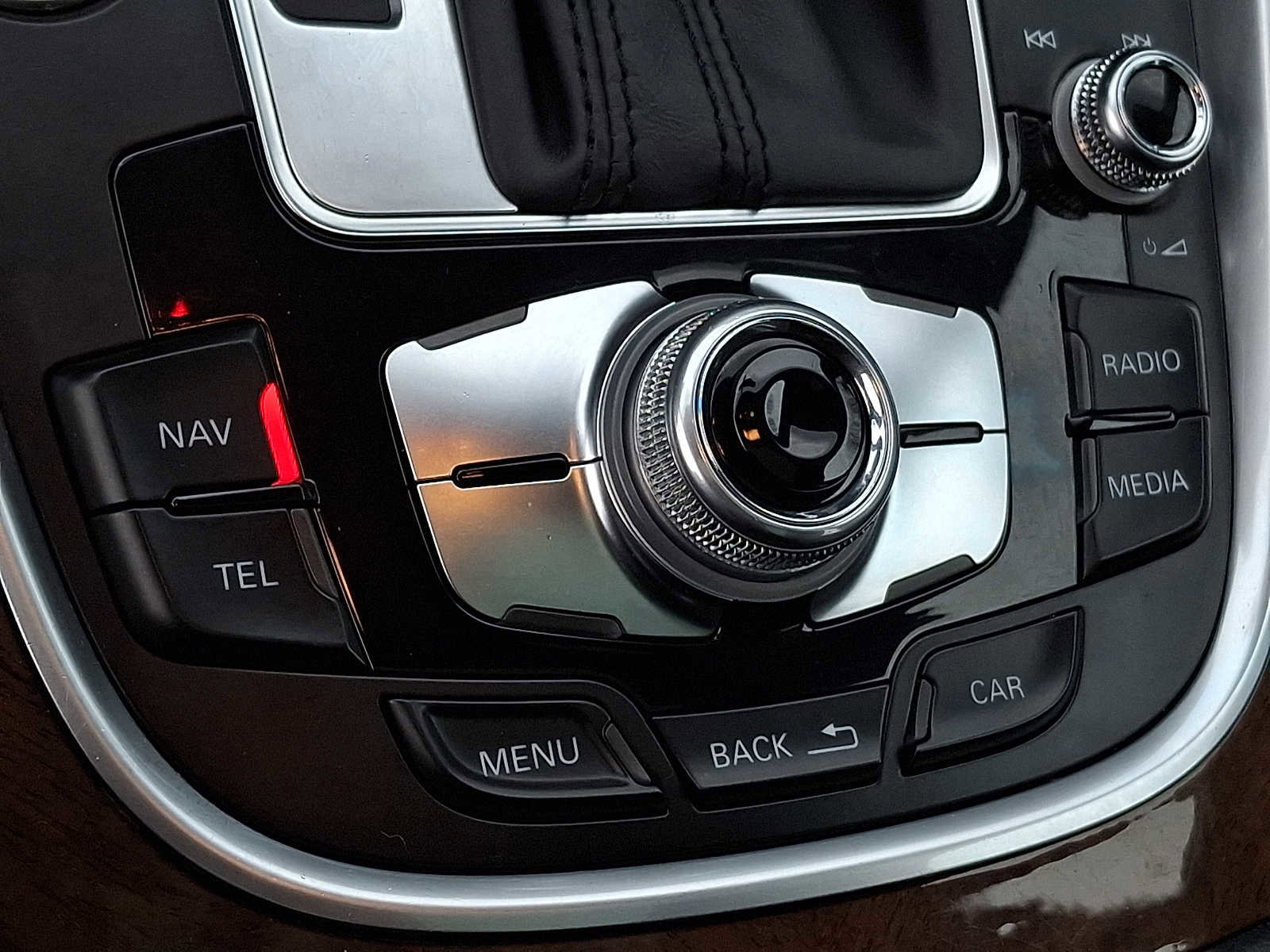 Used 2017 Audi Q5 2.0T Premium Plus w/ Technology Package image 21