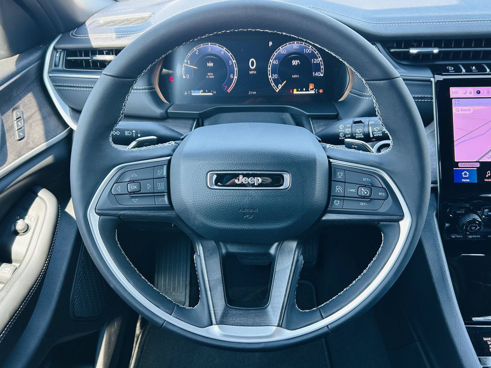 New 2025 Jeep Grand Cherokee Limited AWD/4WD image 18