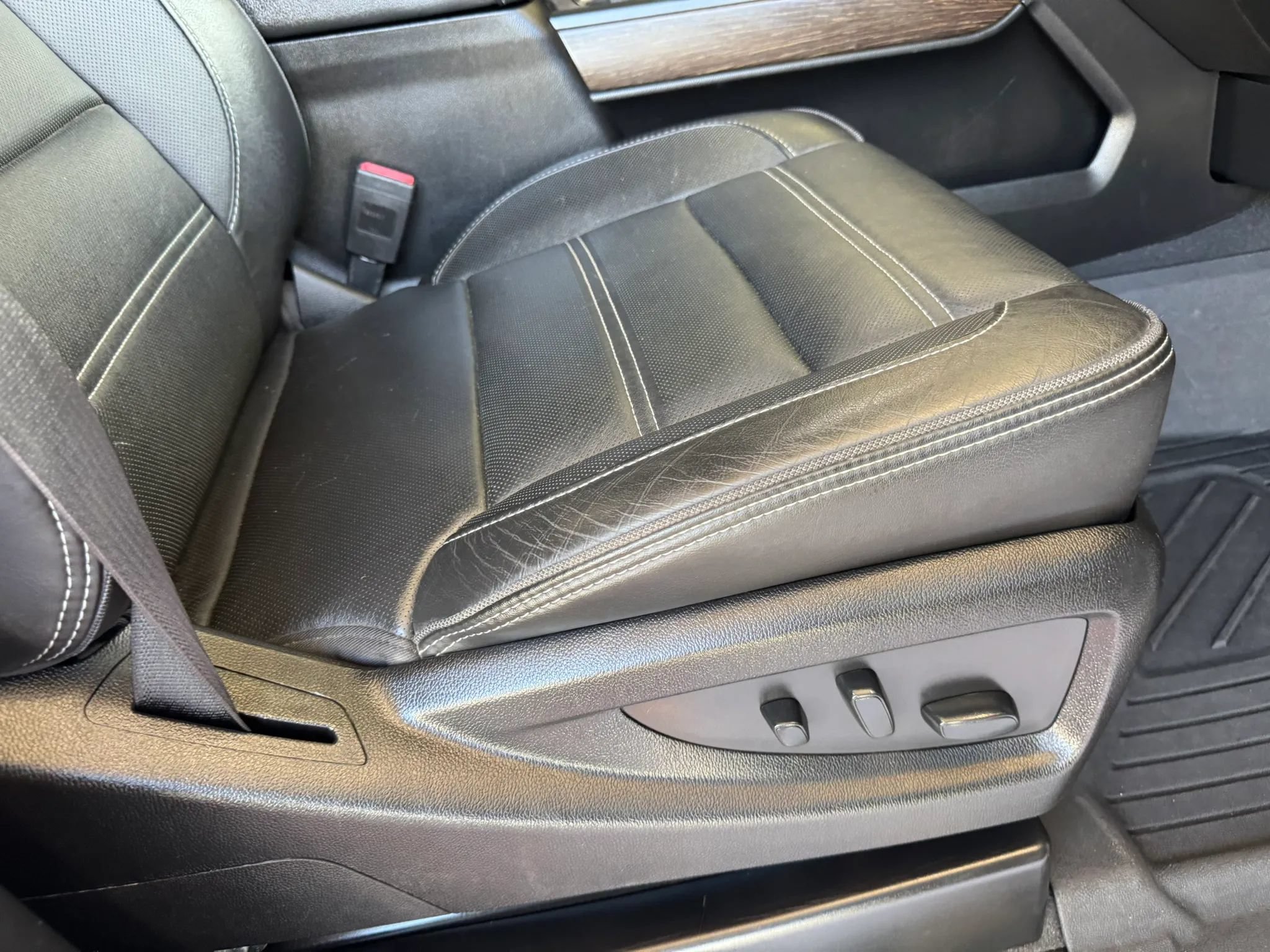 Used 2019 GMC Sierra 2500 Denali w/ Duramax Plus Package AWD/4WD image 30