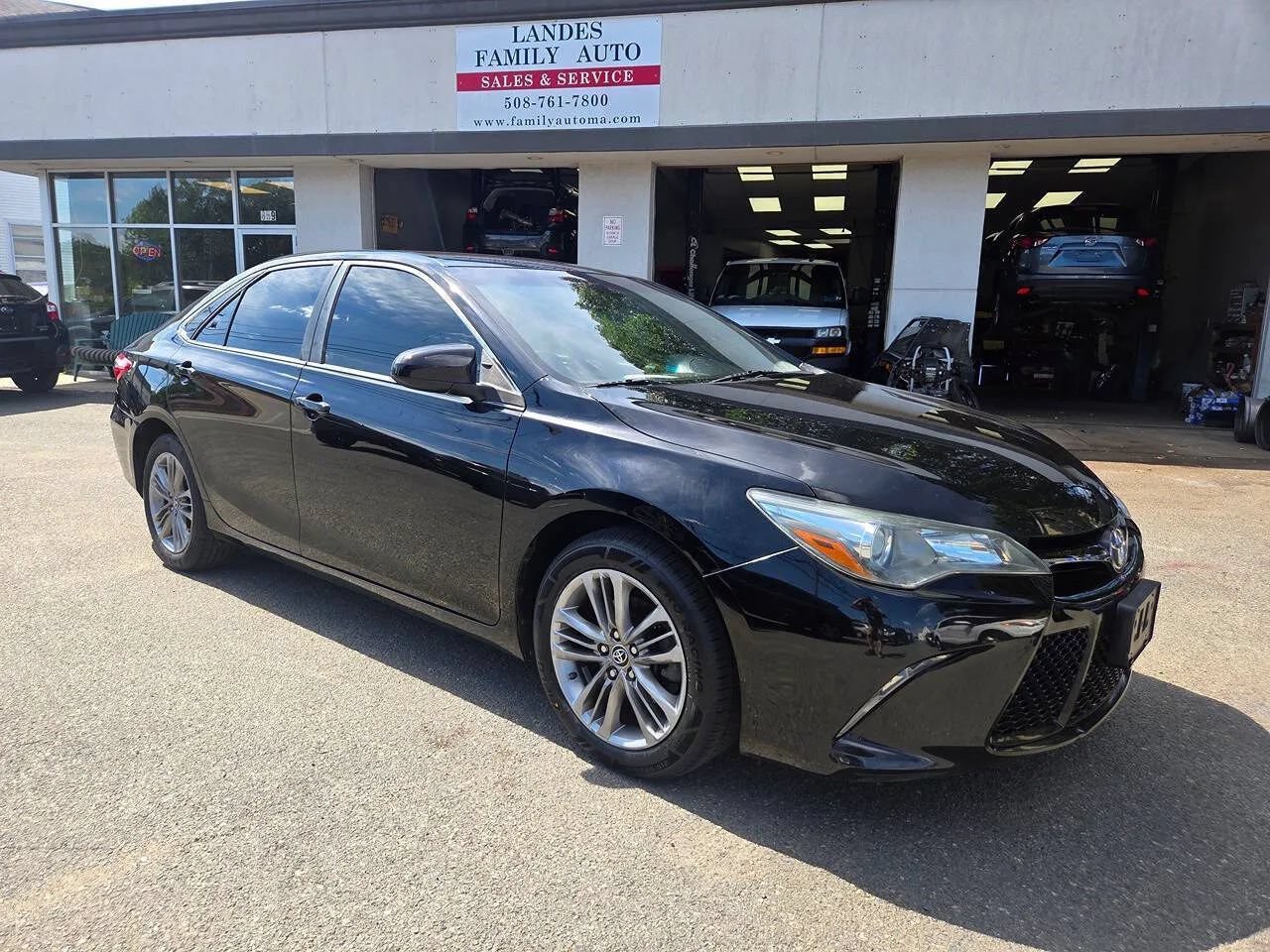 Used 2015 Toyota Camry SE FWD image 32