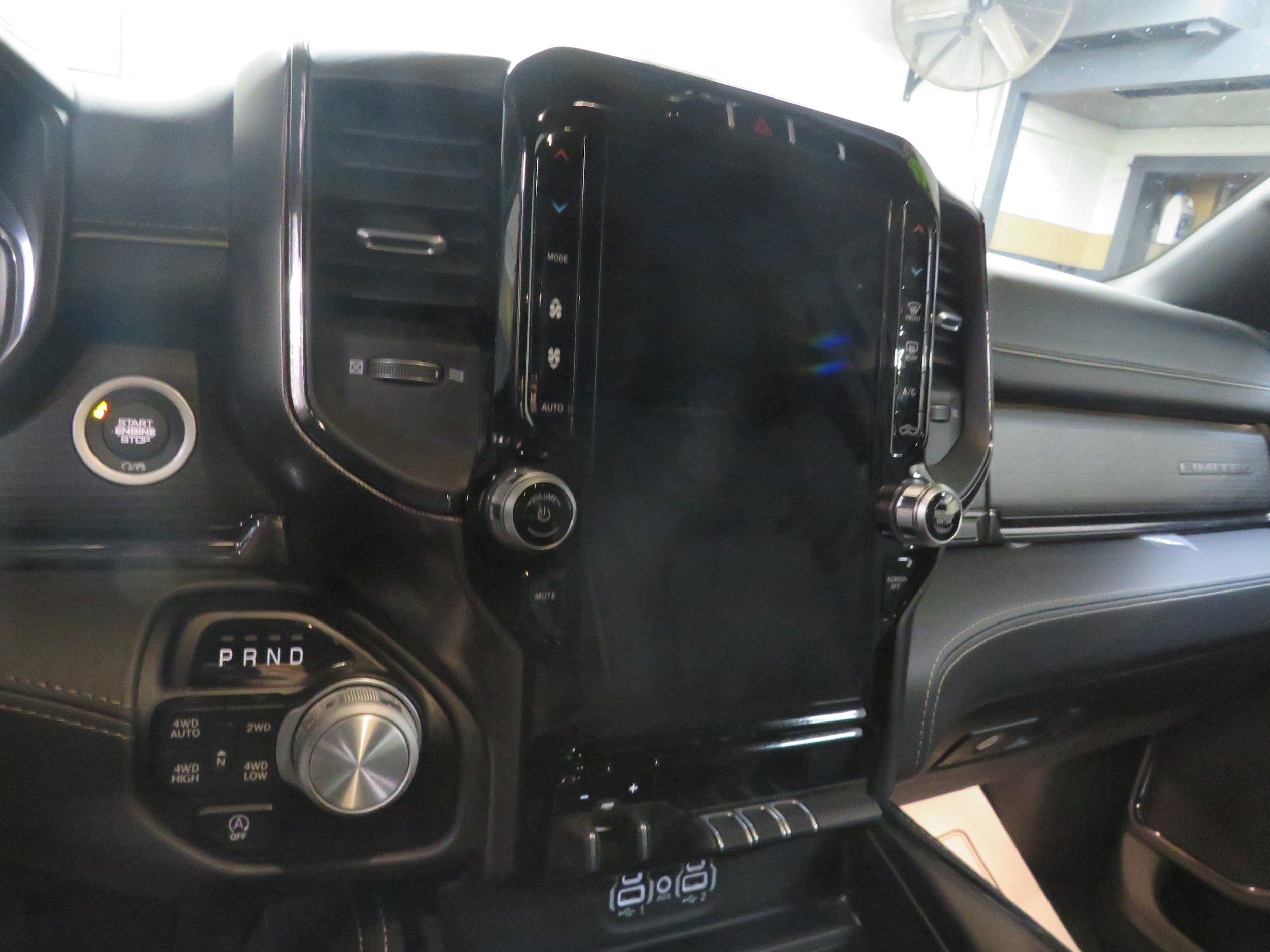 Used 2023 RAM 1500 Limited AWD/4WD image 12