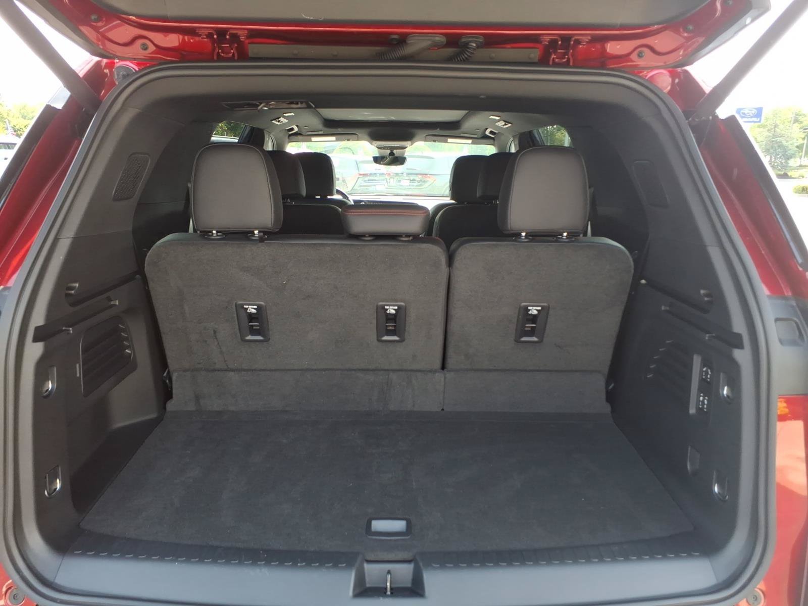 Used 2024 Chevrolet Traverse RS FWD image 15