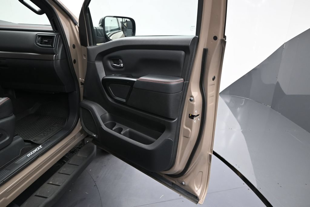 Used 2024 Nissan Titan PRO-4X w/ Pro-4x Convenience Package AWD/4WD image 8