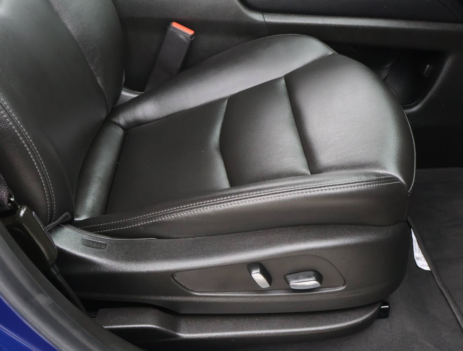 Certified 2025 Cadillac XT6 Luxury FWD image 21