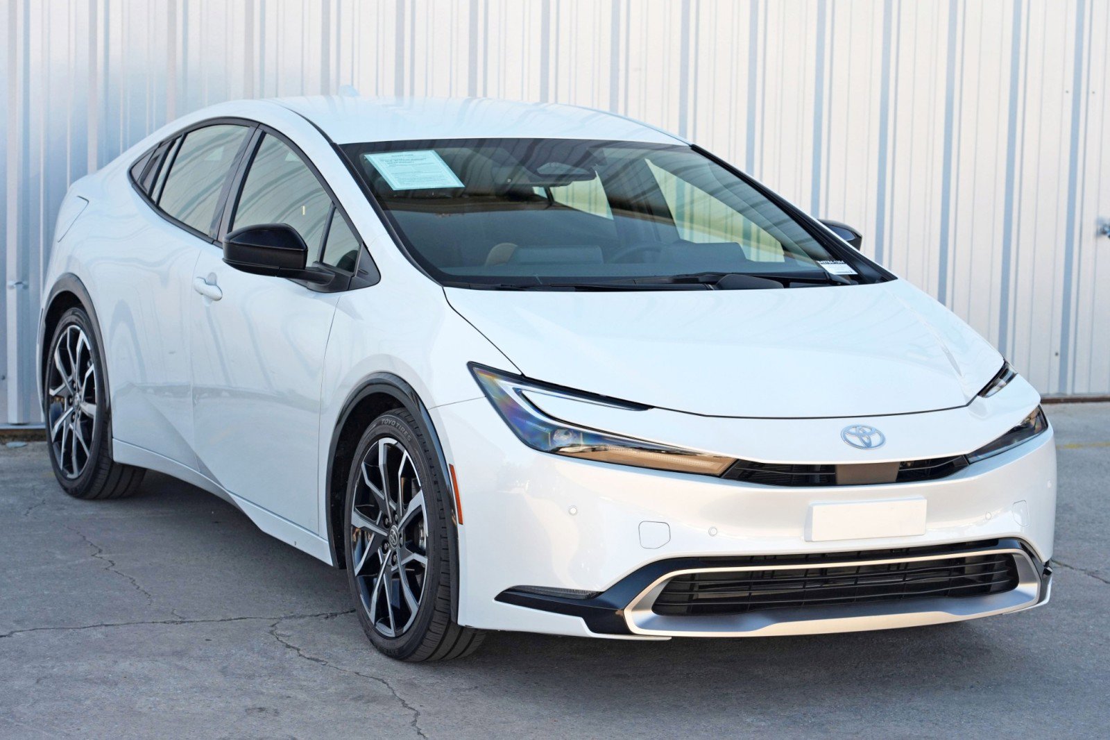 Used 2025 Toyota Prius Plug-In Hybrid XSE FWD image 51